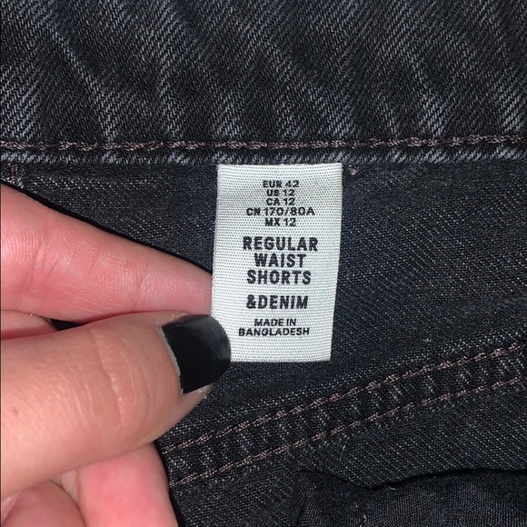 High-Waisted Denim Short - Picture 3 of 3